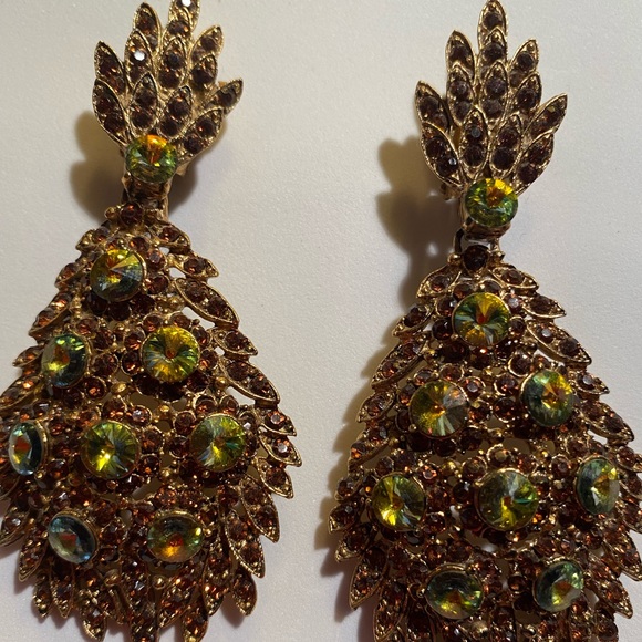 THELMA DEUTSCH EARRINGS: Green/Amber Stones in Antique Gold Dangle Clip-On Ears - Picture 3 of 5